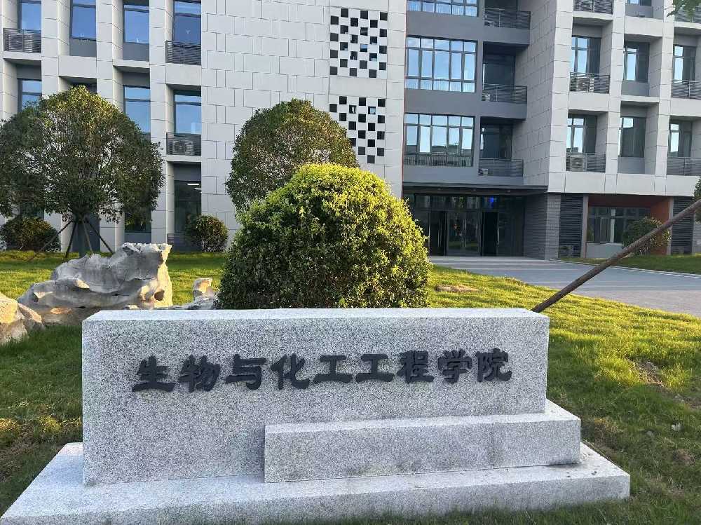 鹰潭市扬州职业大学体育场高杆灯项目